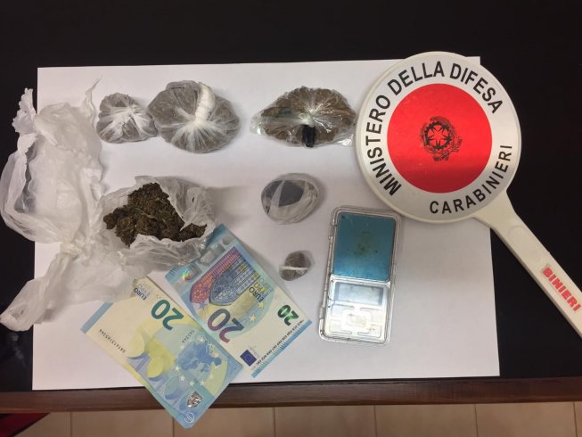 In casa con dosi di marijuana, arrestato 22enne a Campagna - aSalerno.it
