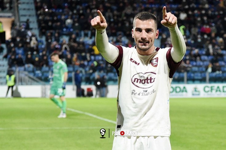 Salernitana a galla, merito di Bonazzoli: 1-1 a Cagliari - aSalerno.it