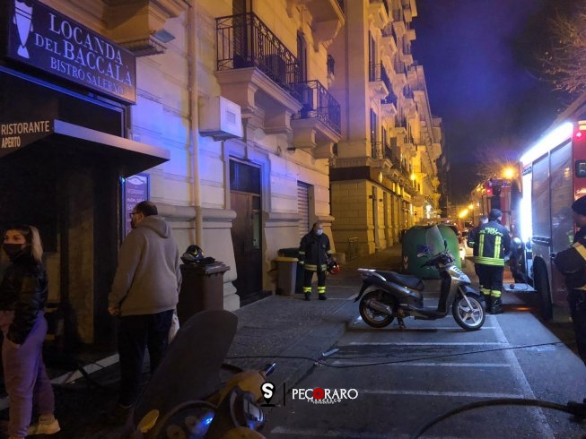 Incendio in un locale a Salerno, intervengono i Vigili del Fuoco - aSalerno.it
