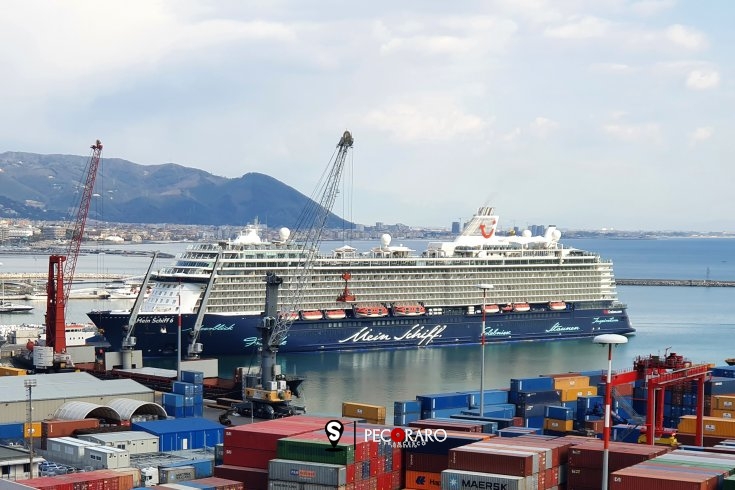 Salerno, attracca la prima nave da crociera del 2022 – FOTO - aSalerno.it