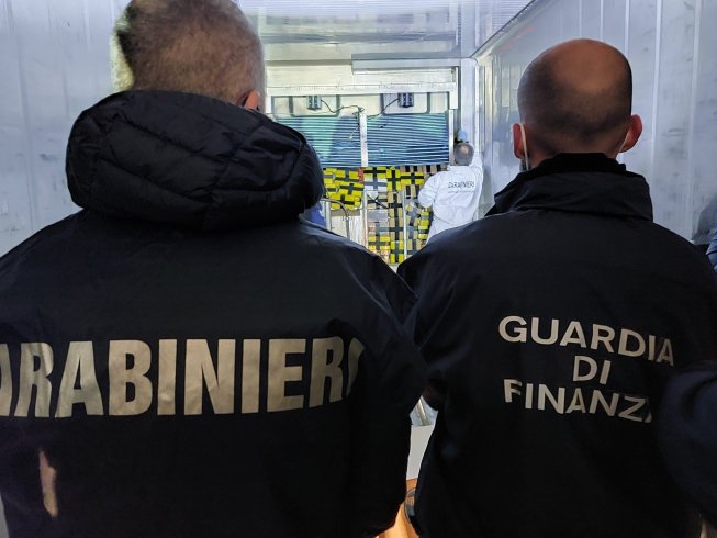 Maxi sequestro di cocaina al porto di Salerno - aSalerno.it
