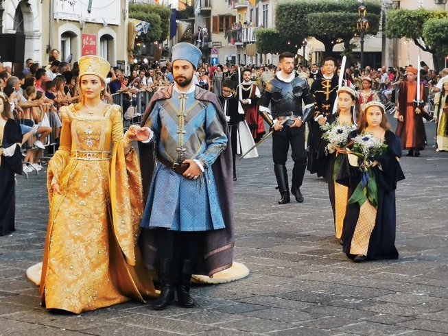 Teggiano tra spettacolo e tradizione, si torna a Tavola della Principessa Costanza - aSalerno.it
