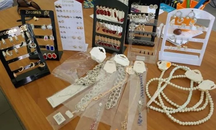 Trucchi e profumi contraffatti, sequestrati 5mila prodotti dalla Finanza a Scafati - aSalerno.it