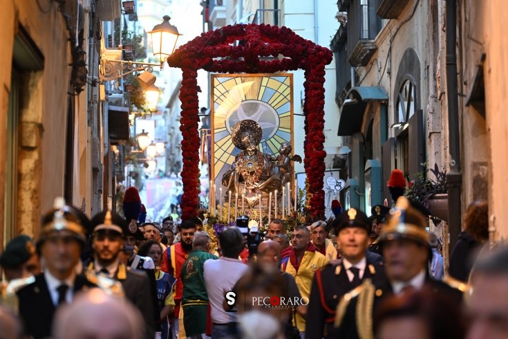 San Matteo riscalda i salernitani, un fiume di passione e fede – LE FOTO - aSalerno.it
