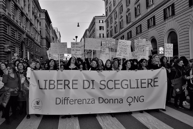 Centro Antiviolenza Anna Borsa, in piazza contro la violenza sulle donne - aSalerno.it