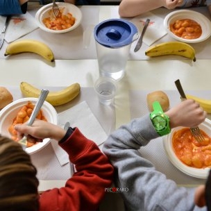 Scuola Marie Curie la mensa scolastica con il pranzo di Milano Ristorazione