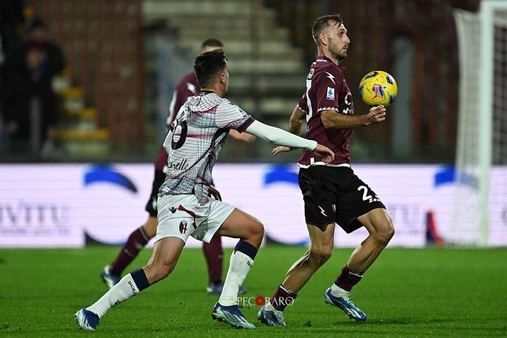 Salernitana, l’autorete di Gyomber sblocca il match: 0-1 Lecce (pt) - aSalerno.it