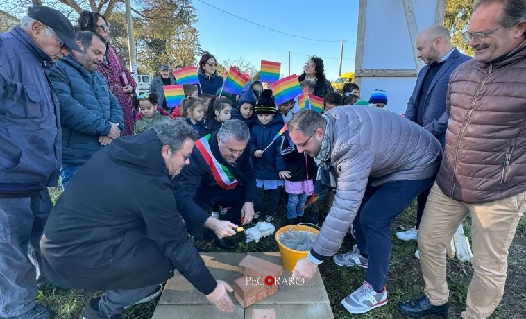 Posa prima pietra scuola infanzia Gromola